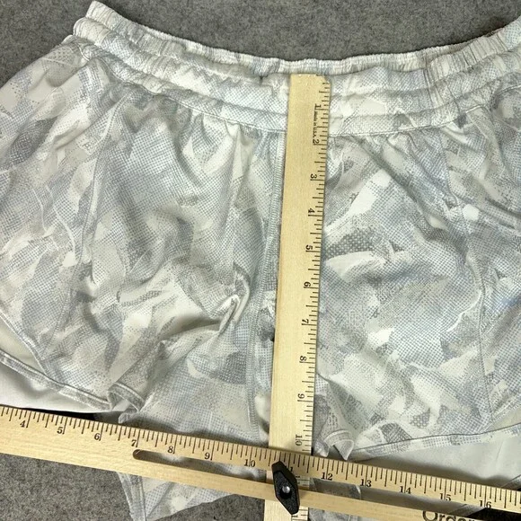 Lululemon Womens 12 White Gray Hotty Hot Short II Lined Run Athletic 4" Workout - Picture 10 of 12